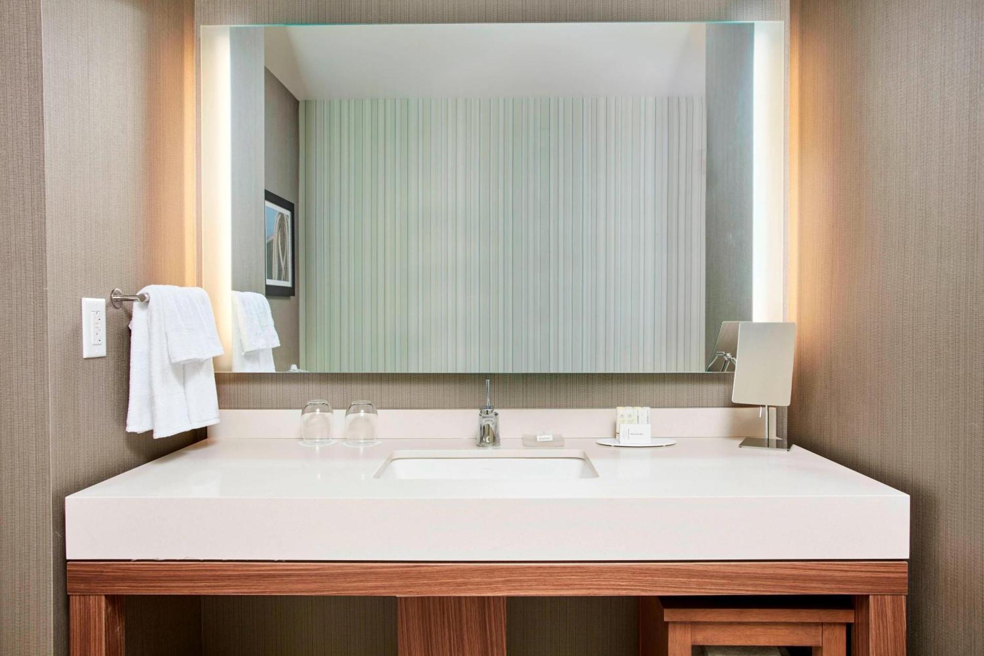 Hotel Courtyard By Marriott Erie Bayfront Extérieur photo