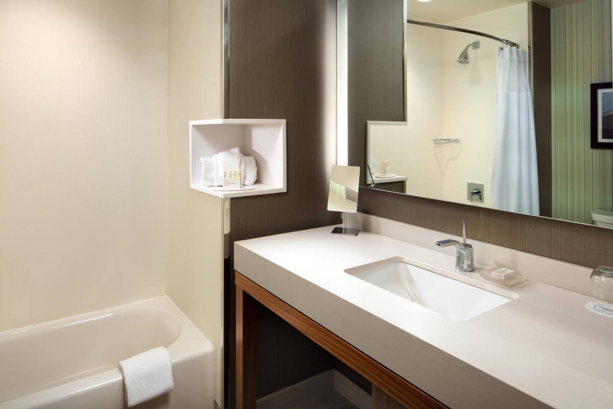Hotel Courtyard By Marriott Erie Bayfront Extérieur photo