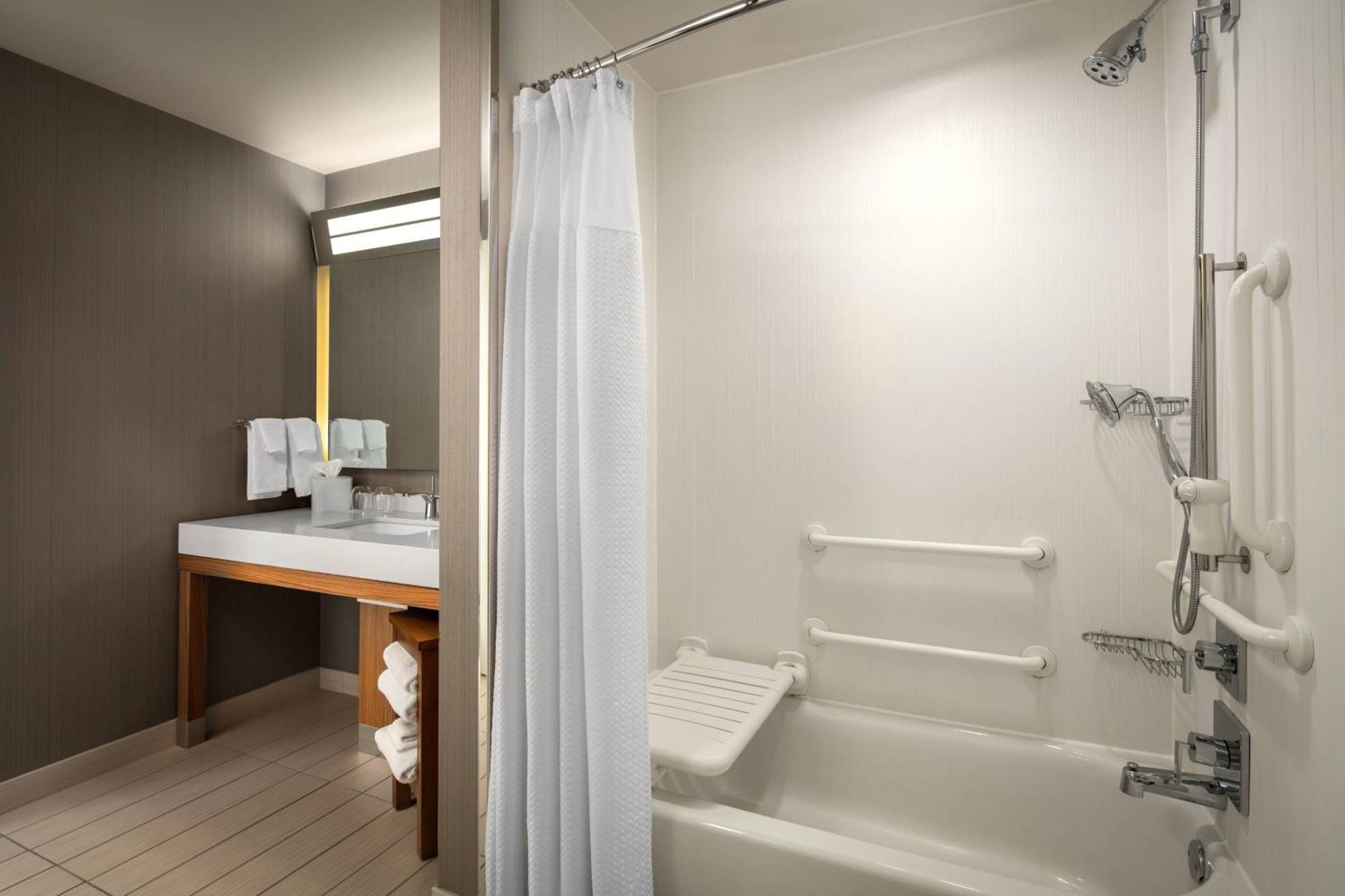 Hotel Courtyard By Marriott Erie Bayfront Extérieur photo